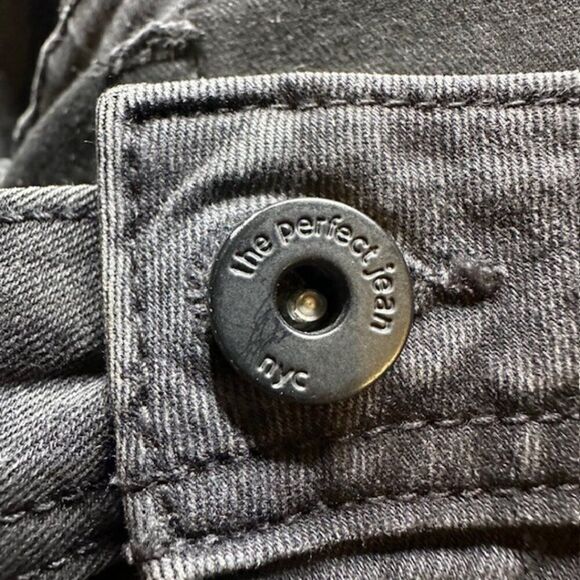 The Perfect Jean Athletic Fit Stealth Black Denim Men’s Size 35W x 28L - Picture 6 of 7